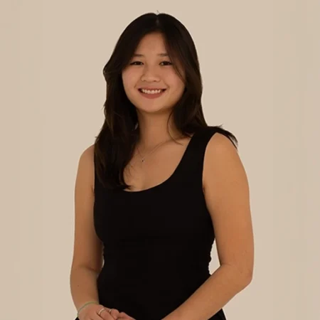 Kira-Graphic-designer-headshot